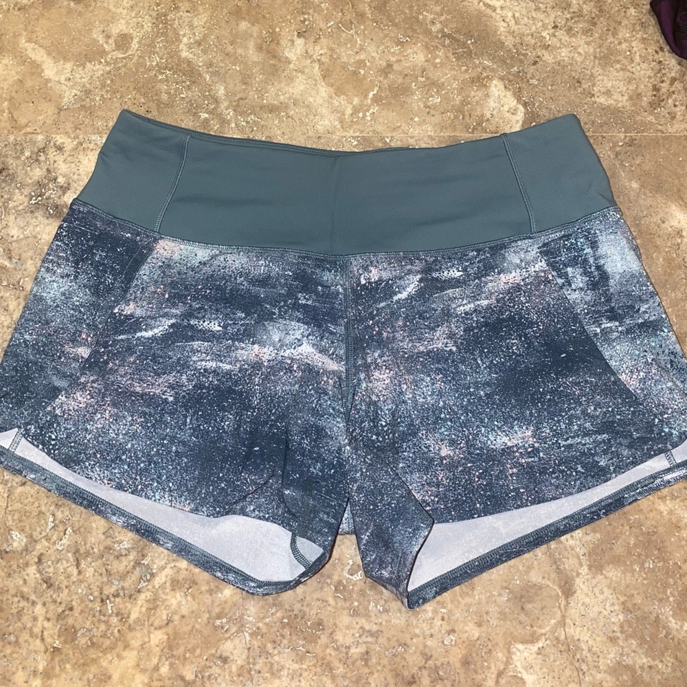 Lululemon Speed up 2.5 inch BLUE PATTERNED Shorts size 6